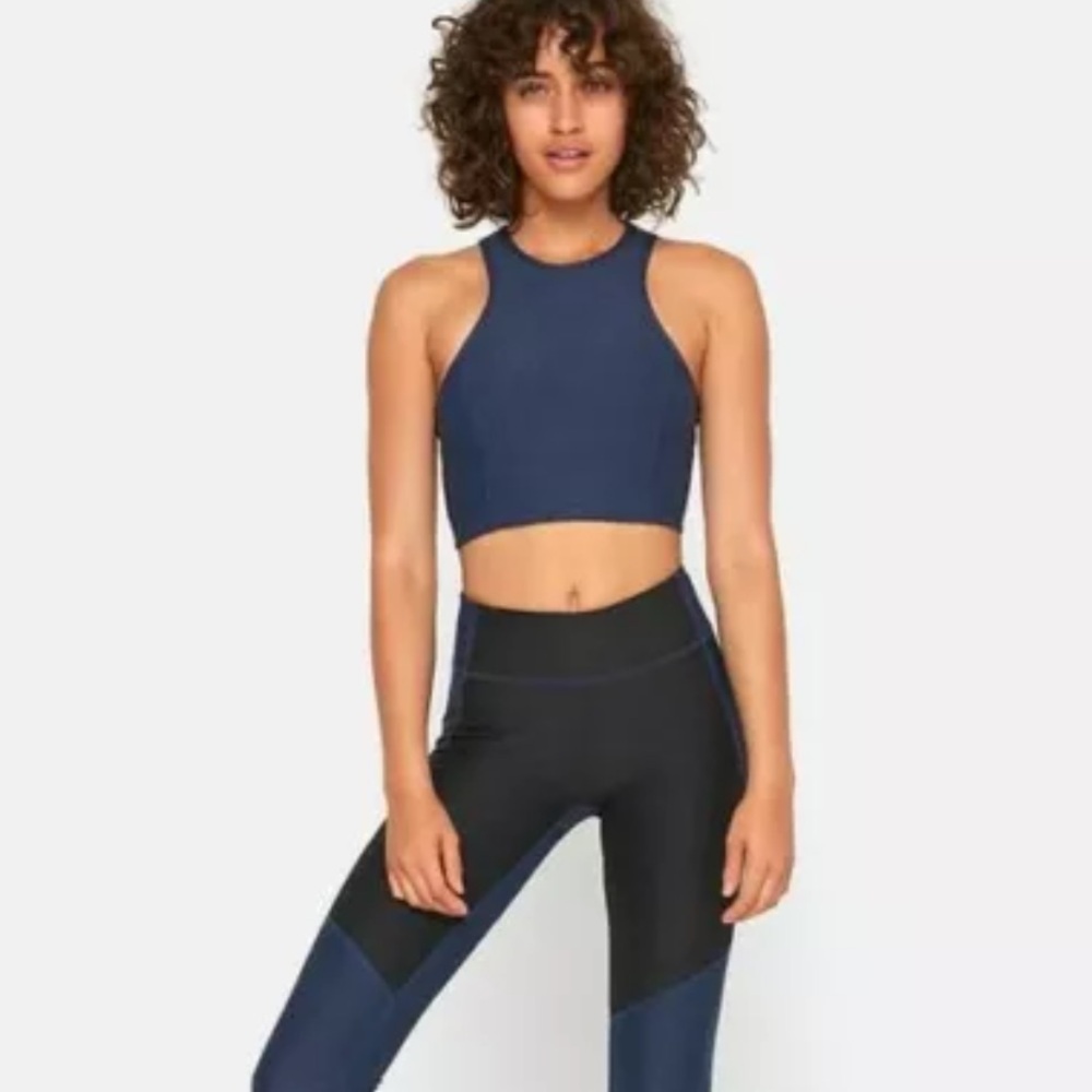 Outdoor Voices OV Navy Black Cut Out Back Crop Top size Small EUC